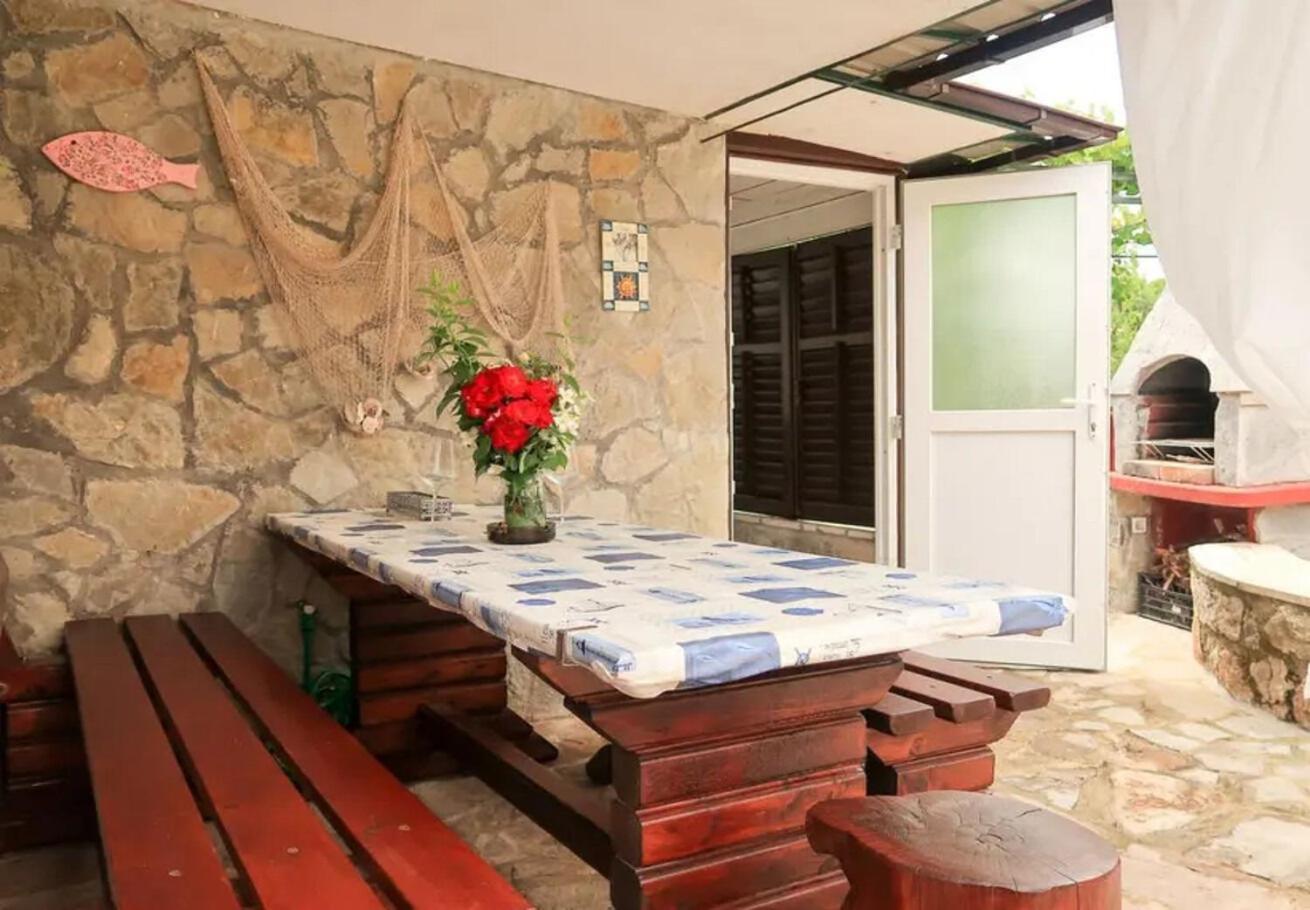 Holiday Home Ana- With Pool Kornić エクステリア 写真